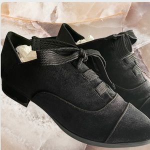 Nine West Black Velvet Laced Oxford Shoes NWOT or box